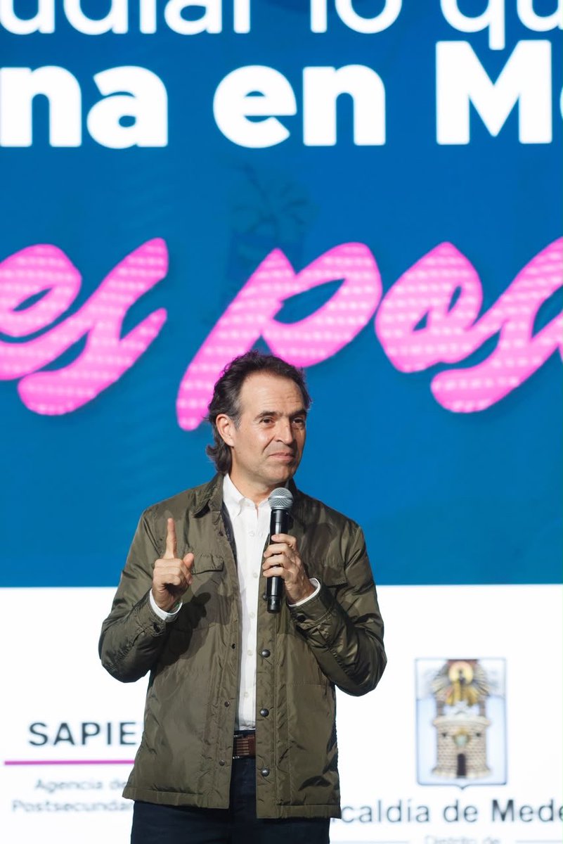FicoGutierrez's tweet photo. Entregamos 1.468 beneficios educativos para los jóvenes de Medellín.

Son oportunidades para que cumplan sus sueños, potencien su talento y construyan un mejor futuro.

En nuestro gobierno ya son 3.683 jóvenes beneficiados con becas y créditos condonables.

¡Felicitaciones a todos ustedes y a sus familias por este logro!

Y gracias a todos los ciudadanos que pagan cumplidamente sus impuestos. Gracias a ese esfuerzo, más jóvenes de Medellín pueden acceder a oportunidades para cumplir sus sueños.