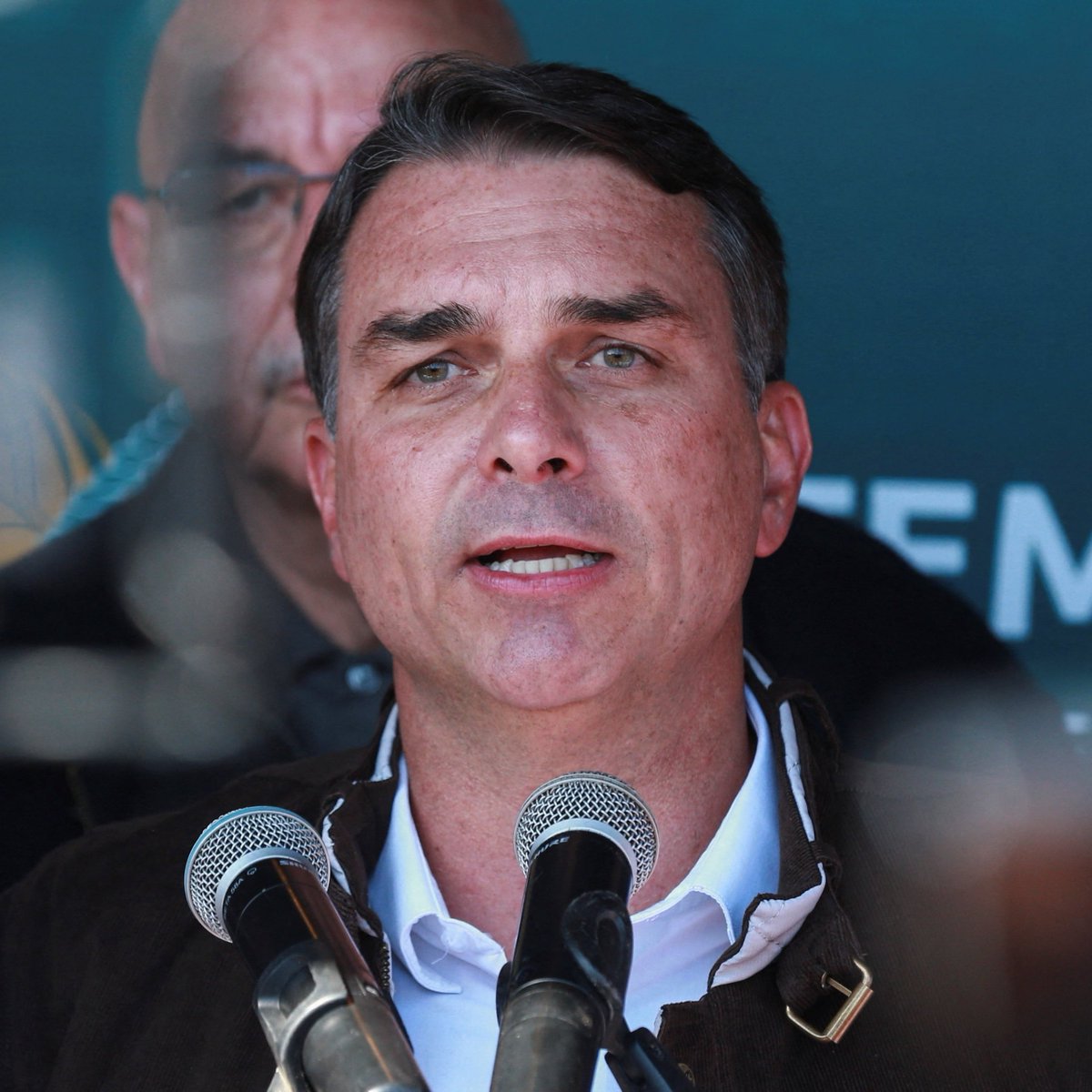 republiqueBRA's tweet photo. 📱 💬 Celular de Daniel Vorcaro possui registros de três meses de conversas com Flávio Bolsonaro e menções a seis encontros entre eles. https://t.co/vLfmEBO0ic