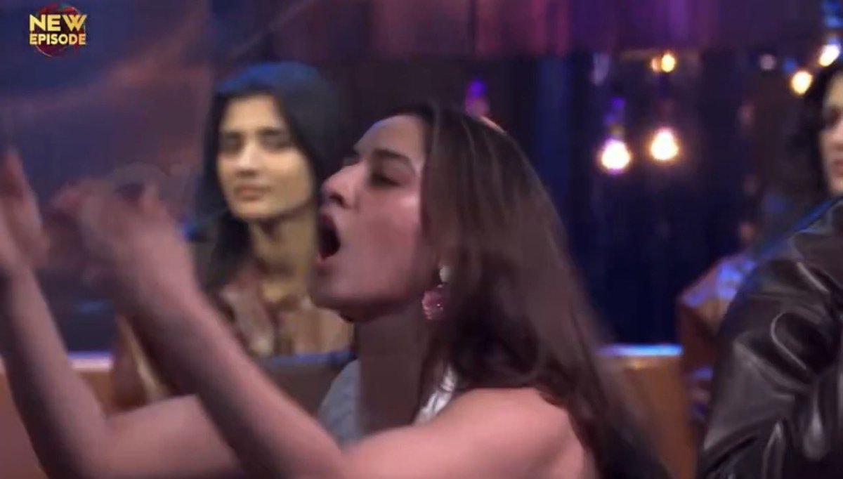 designall123's tweet photo. Behind Uditi is #KanikaMann….
Watching a woman get ridiculed,abused and insulted.
She said nothing to stand up for #UditiSingh
NOTHING
Not one woman stood up for Uditi
Not even her so called girl friends
Mahi,Arshifa,Mary,Isha no one.
So called strong women 👏
#biggboss20 #bb20 https://t.co/FM2q4Hl40c