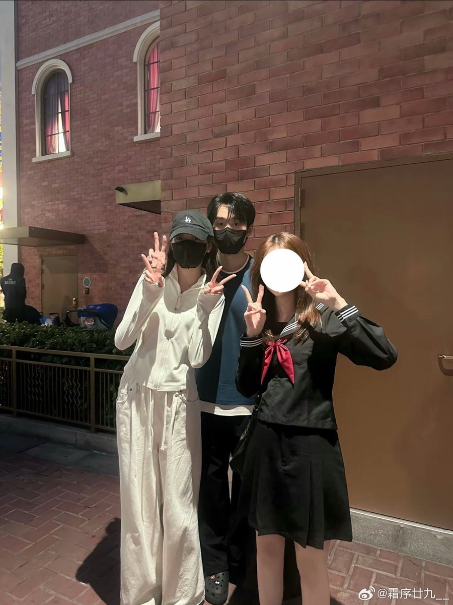 Outrageous_Bjac's tweet photo. They are literally inseparable. 0.1 alone time for real!π©π€π
#HeartSignalS9 #SiYiCP #CuiSiCp #WuSiying #CuiYihang https://t.co/V9qxBSrwrY