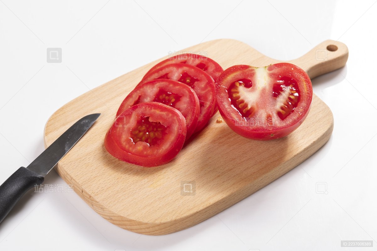 OmaLutziqig's tweet photo. [Compra rápida de productos frescos: tomates jugosos, queso cremoso y hierbas aromáticas para tu receta de hoy! ]， https://t.co/hOHX5XqFWR