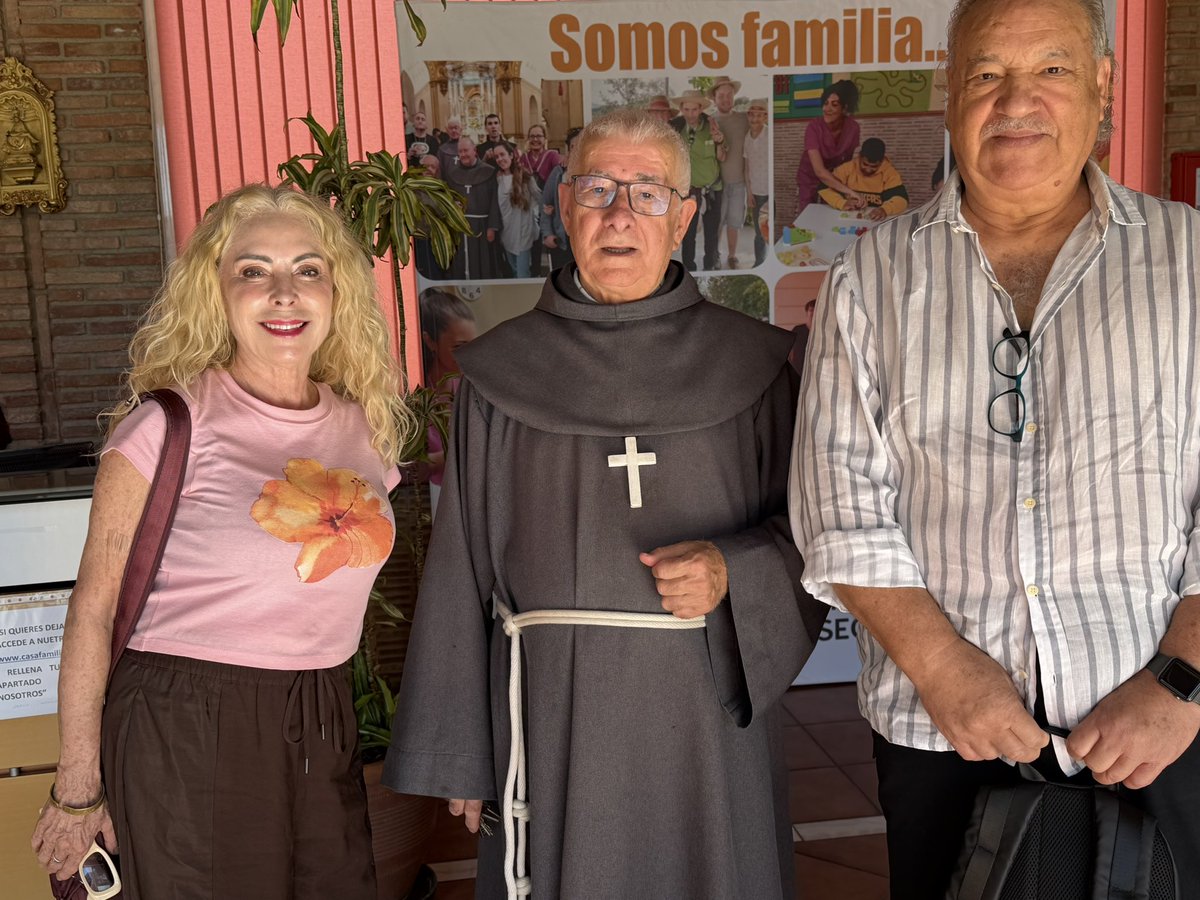 Ajuareza's tweet photo. Esta mañana hemos visitado el centro de los Franciscanos de la Cruz blanca en Granada asisten a 60 personas con diversidad funcional,aquí trabaja mi gran amigo Isidoro el “Padre Patera”. https://t.co/mB50165tAh