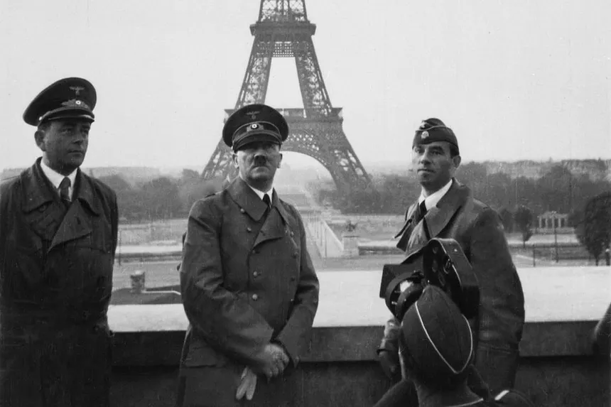 Hiderack's tweet photo. Cuando estas en Francia de paseo https://t.co/GPNsbZu9ui