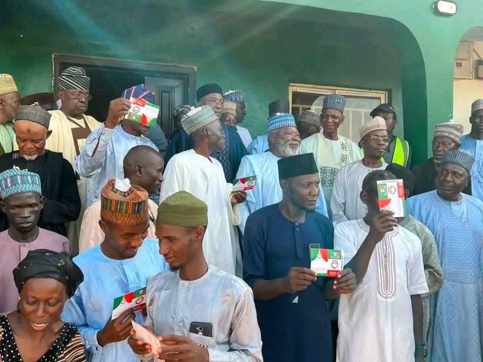 mohammad_abacha's tweet photo. BREAKING: Gombe State Labour Party Leadership Defects to PDP
The State Executive Committee and Local Government leaders of the Labour Party (LP) in Gombe State have announced their exit from the party and official defection to the Peoples Democratic Party (PDP).

The new members were officially received today at the PDP State Secretariat along Bauchi Road, Gombe. They were welcomed by the State PDP Chairman, Major General Amnon Kalaye Kwaskebe (rtd.), alongside the State Party Secretary and other party officials.

Led by the Labour Party Chairman, Comrade Ahmed J. Ture, the incoming members expressed their commitment to working closely with the PDP and contributing toward the implementation of the party’s programs and objectives.

Welcome to the Peoples Democratic Party (PDP).
May Allah grant us success. Amen.