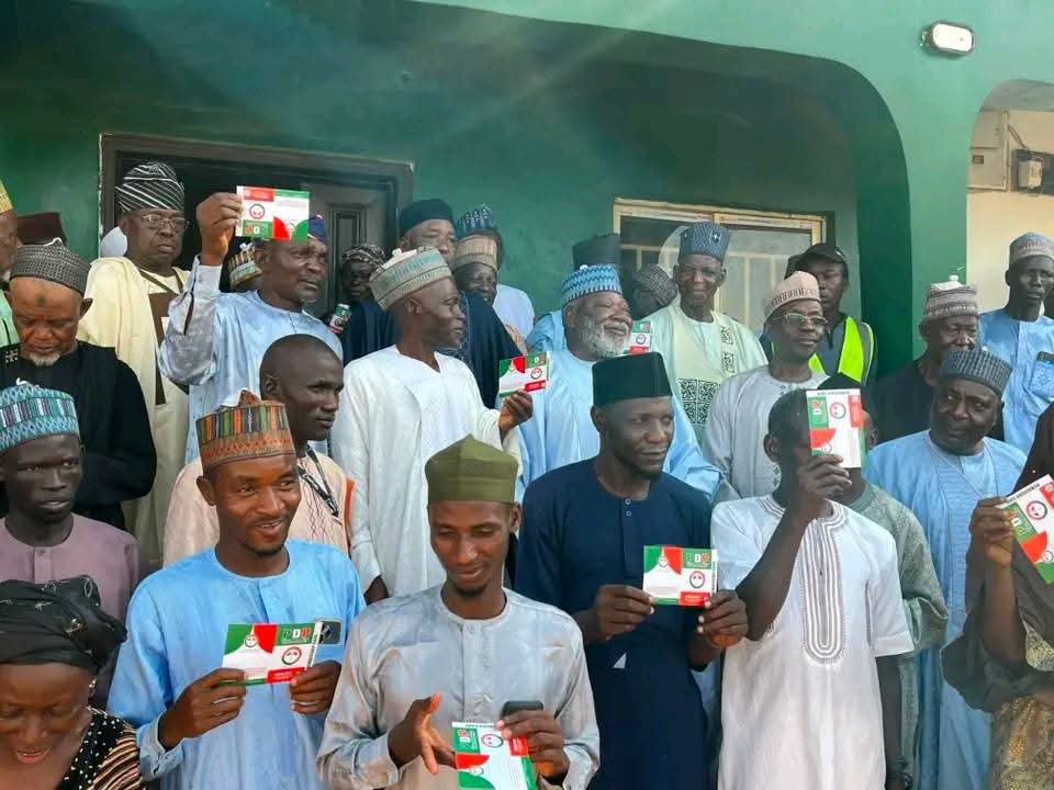 mohammad_abacha's tweet photo. BREAKING: Gombe State Labour Party Leadership Defects to PDP
The State Executive Committee and Local Government leaders of the Labour Party (LP) in Gombe State have announced their exit from the party and official defection to the Peoples Democratic Party (PDP).

The new members were officially received today at the PDP State Secretariat along Bauchi Road, Gombe. They were welcomed by the State PDP Chairman, Major General Amnon Kalaye Kwaskebe (rtd.), alongside the State Party Secretary and other party officials.

Led by the Labour Party Chairman, Comrade Ahmed J. Ture, the incoming members expressed their commitment to working closely with the PDP and contributing toward the implementation of the party’s programs and objectives.

Welcome to the Peoples Democratic Party (PDP).
May Allah grant us success. Amen.