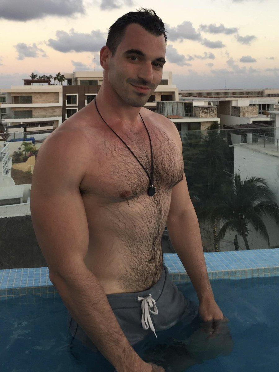 Eywildd's tweet photo. Young macho https://t.co/q5BDNBfvNM