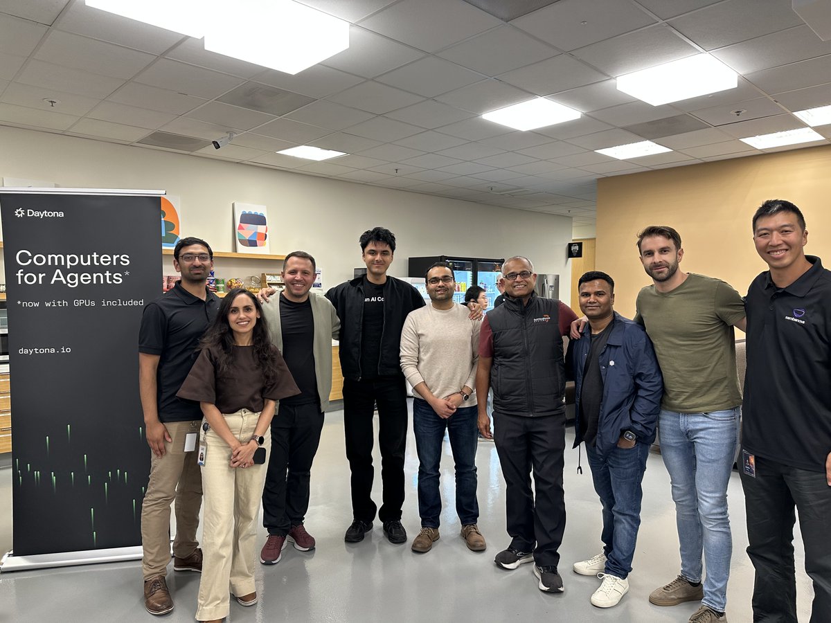 daytonaio's tweet photo. San Jose showed up! 🔥

Last night’s @daytonaio & @SambaNovaAI AI Builders brought together the local AI community for six talks covering agents, infrastructure, search, models, and data. 

Great to bring this one to San Jose together with SambaNova, @youdotcom & @WeAreDevs.

A few moments from the night ⬇️