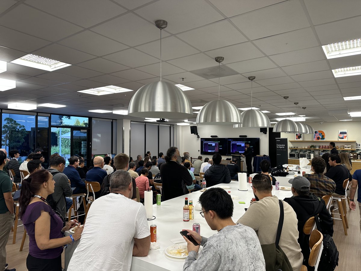 daytonaio's tweet photo. San Jose showed up! 🔥

Last night’s @daytonaio & @SambaNovaAI AI Builders brought together the local AI community for six talks covering agents, infrastructure, search, models, and data. 

Great to bring this one to San Jose together with SambaNova, @youdotcom & @WeAreDevs.

A few moments from the night ⬇️
