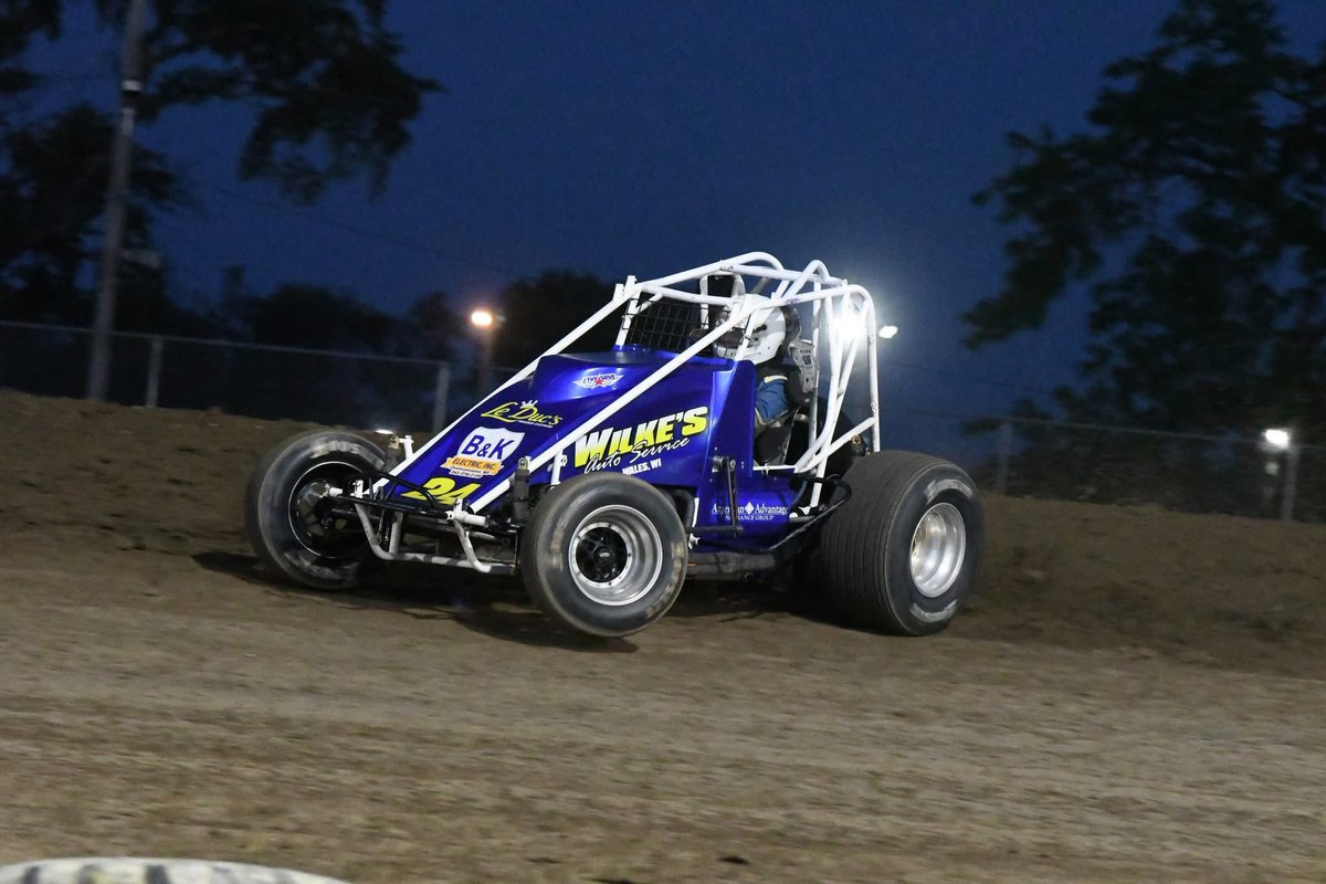eric41wilke's tweet photo. Final race in WI this weekend. We’ll have both whips at @plymouth_dirt Saturday night. Racing with @WI_WingLESS and @MSAsprints. Starts at 5:00 https://t.co/ptZvvDnY8Y