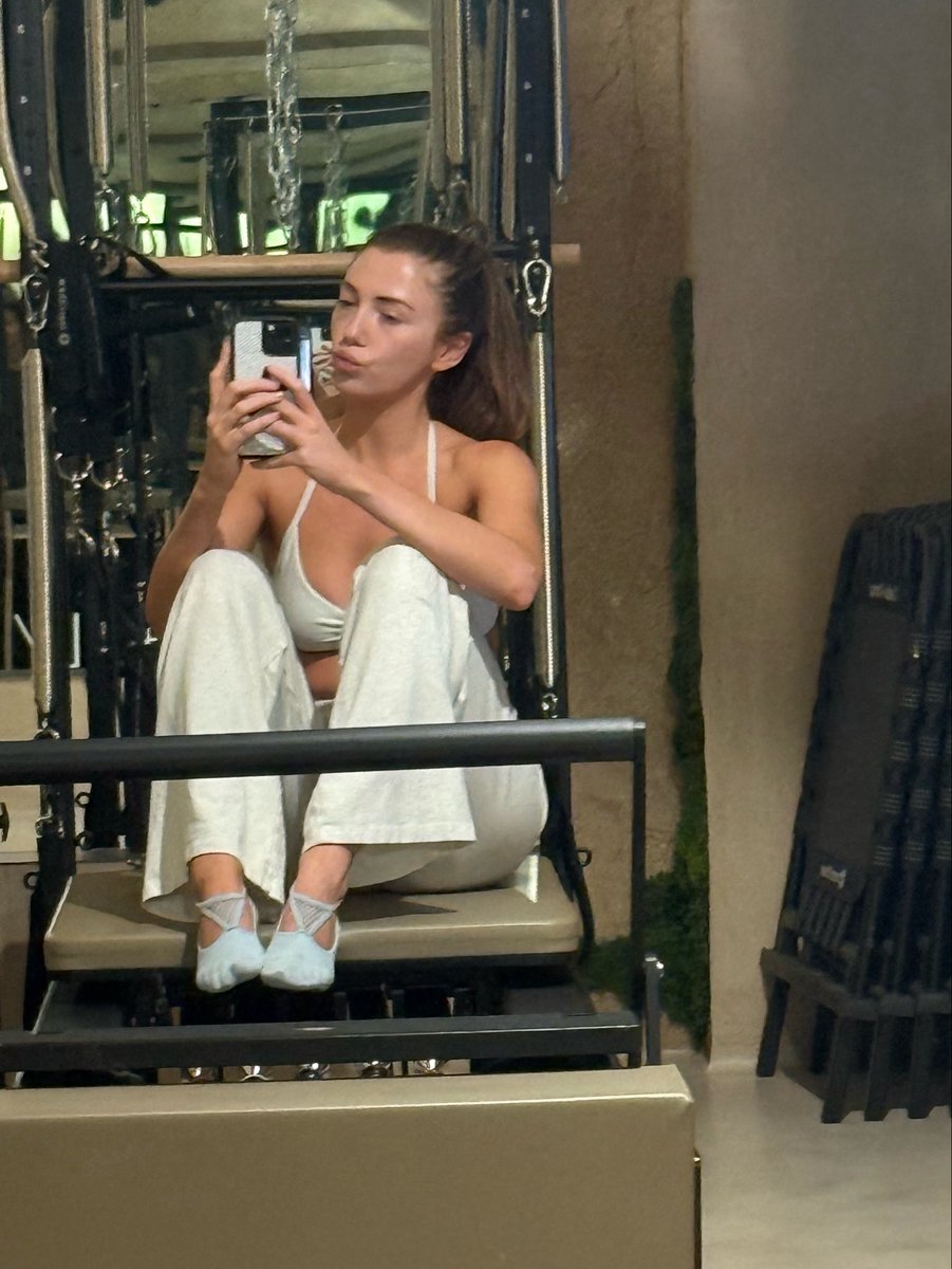 jenlernerr's tweet photo. Morning yall! Starting the day strong with a quick pilates session!!! Helps stimulate the brain and motivates me to do my best✨ https://t.co/uRly2xpUUx