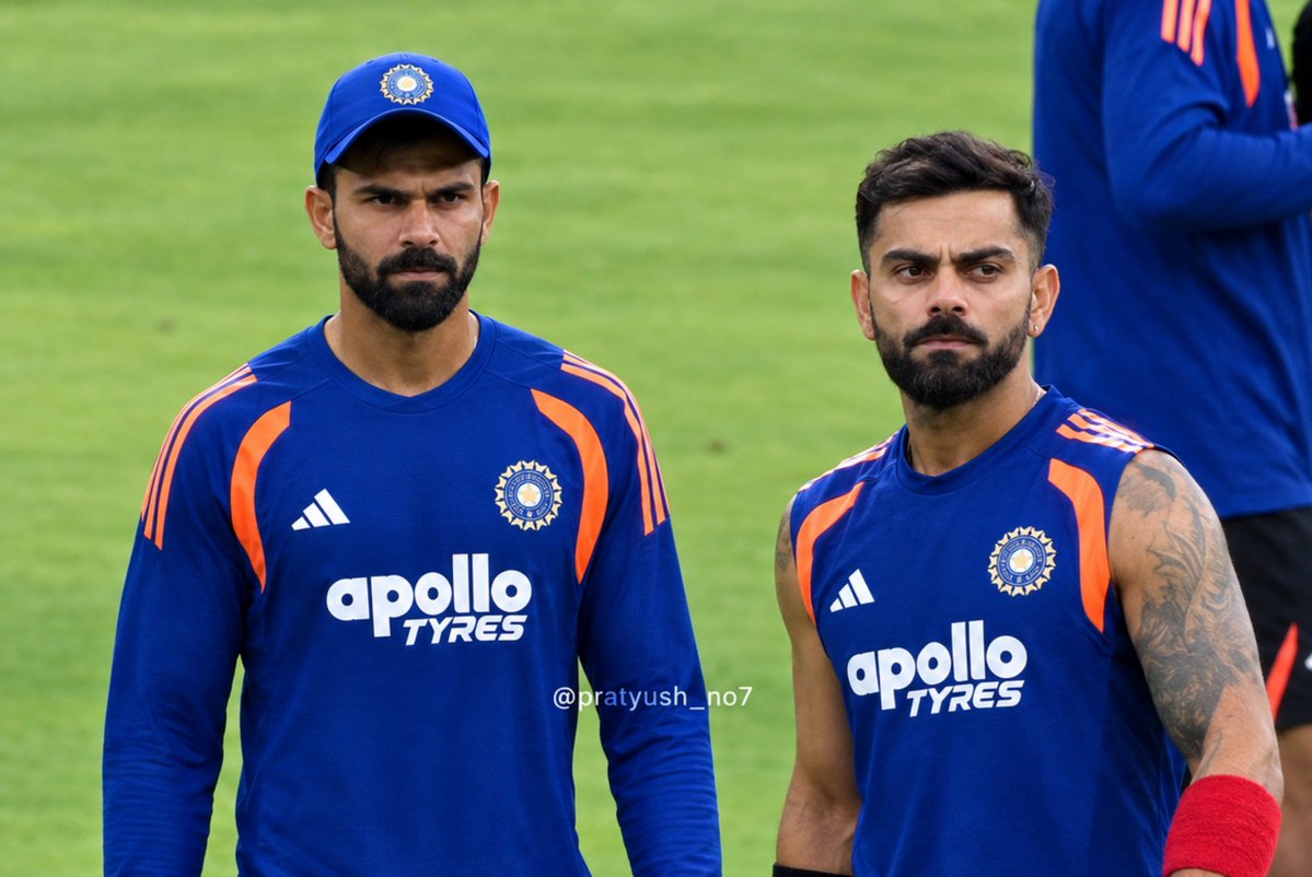 pratyush_no7's tweet photo. Ruturaj with Kohli after the nets. 📸 https://t.co/XODpYakHEx