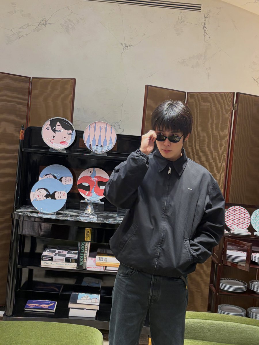 aquariusjjh's tweet photo. 260924 _jeongjaehyun #재현 인스타

🏁

JAEHYUN DEFINES PRADA
#PradaSS27 #PradaSS27xJaehyun @Prada https://t.co/kMiuN26rxA