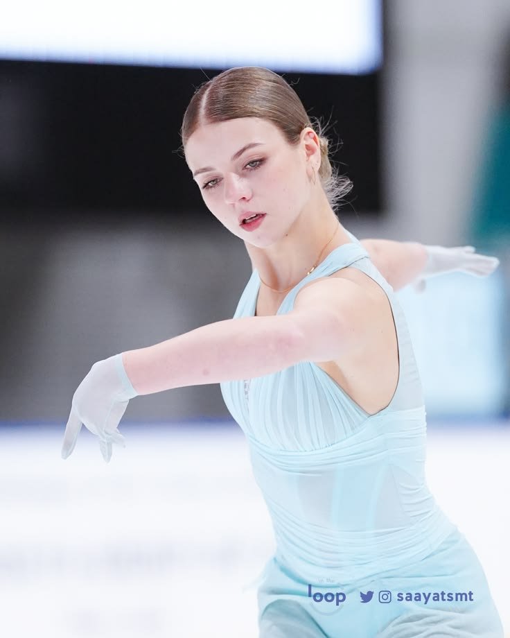 alysatistic's tweet photo. yasss my favsss in light blueee (i could only find one alina in light blue so i did alina zhenya &amp; sasha) 😁😁😁😁 https://t.co/HplUzsYky1