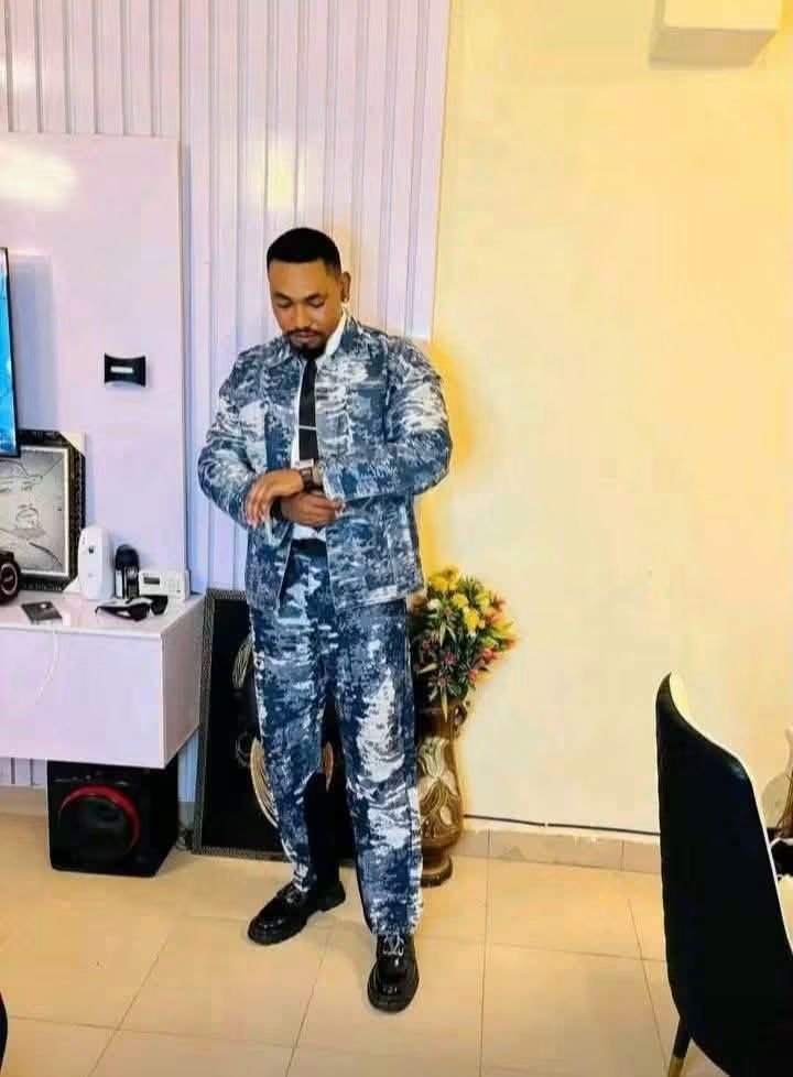 DanielofTruth's tweet photo. I have been seeing this guys case for some days, and it's really disturbing 

They said he kpai a girl in his apartment and still dey knack her even when body dey sm£ll. Another terrible news coming from Enugu

The guy said he found out the girl is HIV positive. https://t.co/fEt2yh3zqT