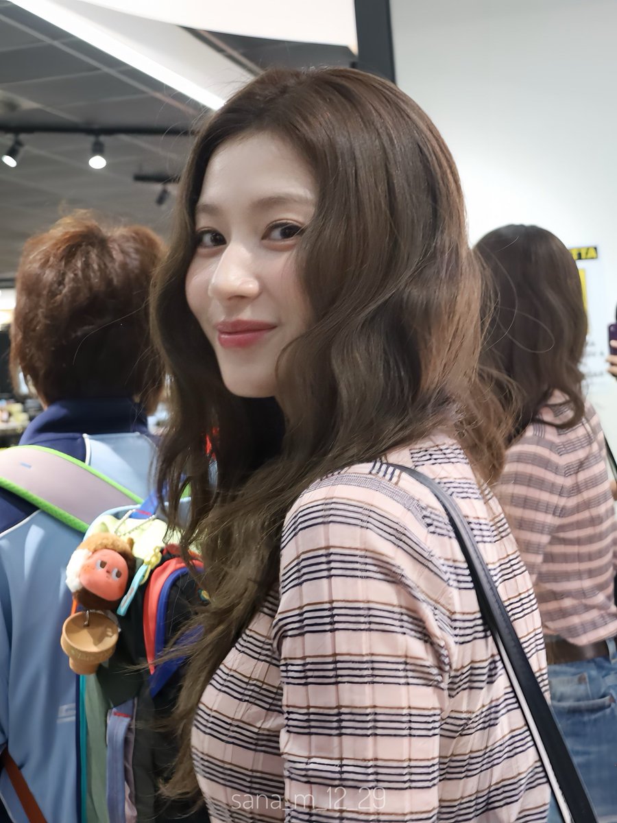 sana_m_12_29's tweet photo. 260924 LIN
来てくれてありがとう🐹💟
#사나 #SANA #트와이스 #TWICE https://t.co/kHx2klIB5z