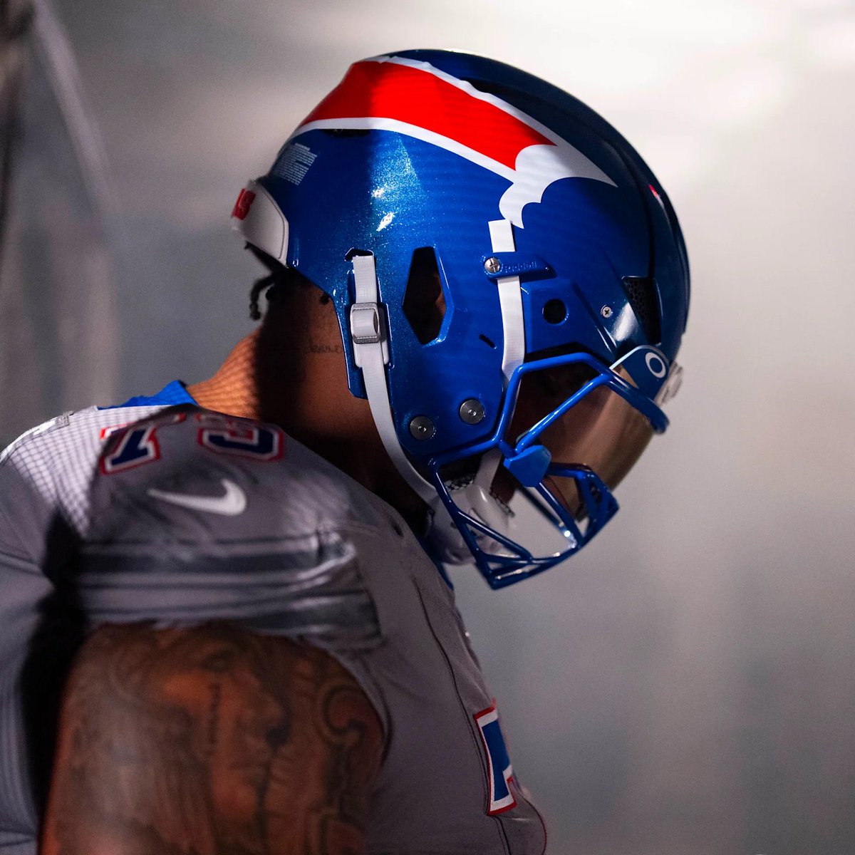 MySportsUpdate's tweet photo. The #Bills will be rocking their new alternate uniforms on Sunday vs. the Chargers: https://t.co/TIhOvnTr7P