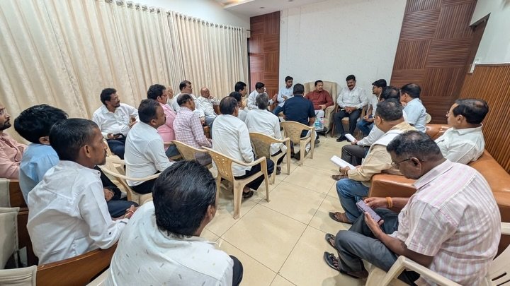 RGPRSJKOFFICIAL's tweet photo. 📍Bhandara, Maharashtra: A meeting of the Rajiv Gandhi Panchayati Raj Sangathan (RGPRS) was held in Bhandara district under the chairmanship of Mr. Avinash Umarkar, President of RGPRS, Maharashtra
@INCIndia @RahulGandhi @mudr4 @SunilPanwarINC @RGPRSinc https://t.co/BjbeE3978D