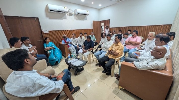 RGPRSJKOFFICIAL's tweet photo. 📍Bhandara, Maharashtra: A meeting of the Rajiv Gandhi Panchayati Raj Sangathan (RGPRS) was held in Bhandara district under the chairmanship of Mr. Avinash Umarkar, President of RGPRS, Maharashtra
@INCIndia @RahulGandhi @mudr4 @SunilPanwarINC @RGPRSinc https://t.co/BjbeE3978D