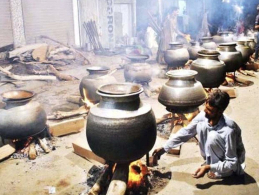 frankwhtt's tweet photo. @Imsaadfarrukh سب کے لیے کھانا تیار ہو رہا https://t.co/pAbTHM63v1