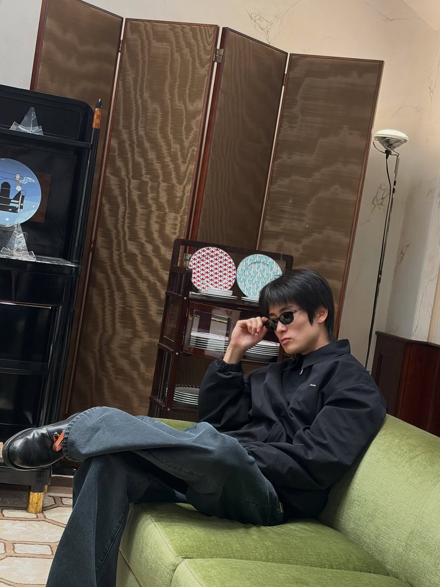 jaehyunpetals's tweet photo. JAEHYUN DEFINES PRADA #PradaSS27 #PradaSS27xJaehyun @Prada https://t.co/Xlu7TvPw3s
