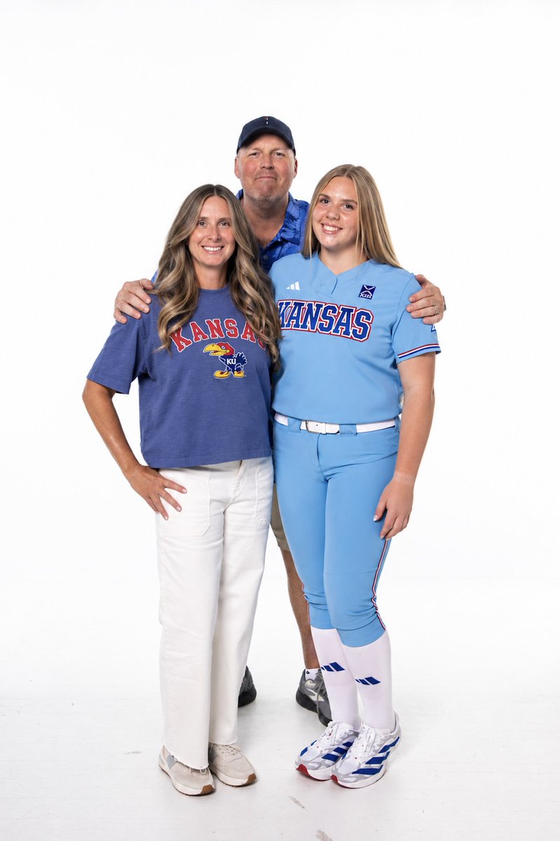 KeiraOBrien2028's tweet photo. 💙❤️ROCK CHALK!!!!❤️💙
 #Committed #Kansas #Jayhawks
@CoachMcFalls @LauraHeberling @JackNLucysDad
@CoachJayGwyn @KUSoftball 

@BHMBoltsOrg @cam_byars @coach_jenny2 @rockello24 @SoftbalAmerica @Rule42sports @BradyVernon @CoachJenMac  @notarabledays
@LineDsoftball @brentt_eads
@ExtraInningSB @los_stuff @THEWOWSB @D1Softball @DiamondAddicts @LegionSoftball @legion_academy