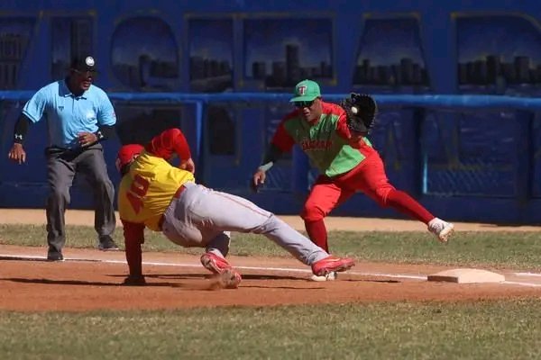 yunier_valdivia's tweet photo. Cuba en los tres meses finales del año incluirán varios torneos internacionales, además de la #65SNB.
#DeporteCubano #BeisbolCubano
#LatirAvileño https://t.co/zTljqmc7ZP