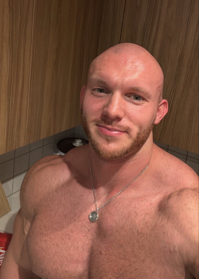 OFFICIALWHITERH's tweet photo. I’m looking for a new boyfriend..
Talk to me on my dm  and let’s have a date.. 😇 https://t.co/eR9pNZizJB