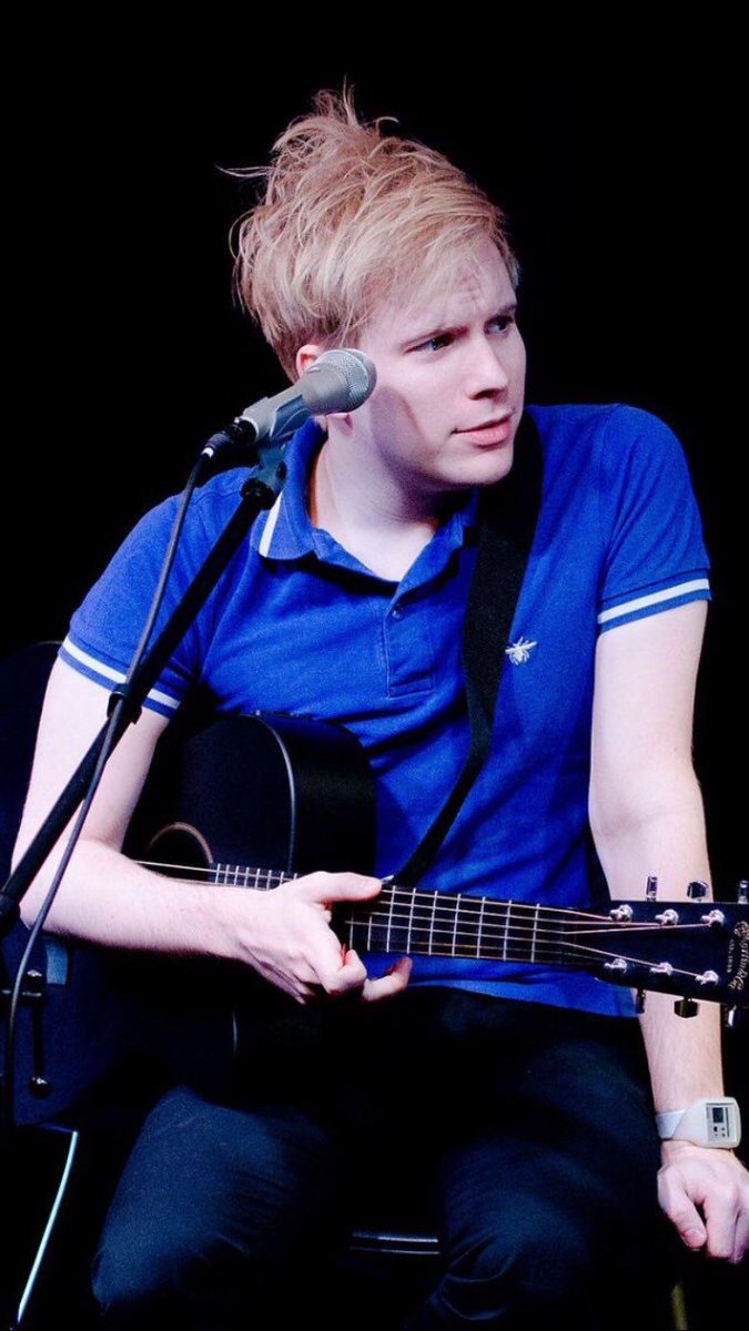 _blueber_ry's tweet photo. his hair is really reminding me of a cockatoo (bird) rn and i can’t take him seriously https://t.co/wG4kh25VtR