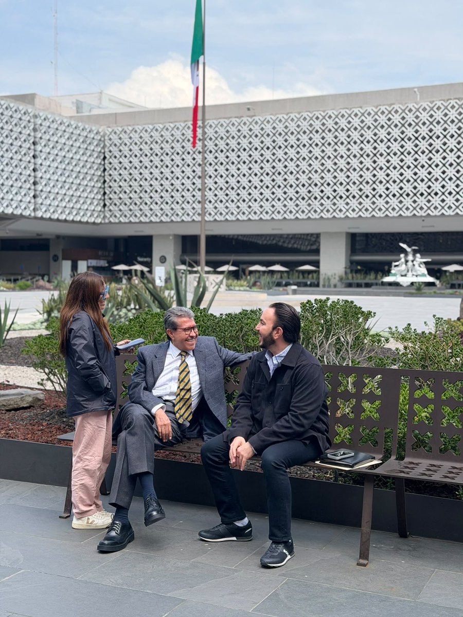 FarukMTake's tweet photo. Este #jueves con el coordinador Dip. @RicardoMonrealA en la @Mx_Diputados https://t.co/5fxxZd6dbS