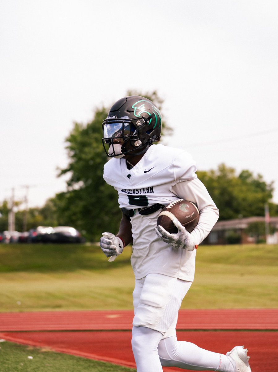 NSU_Football's tweet photo. White on white ๐โ๏ธโ๏ธ
#GRIT | #TheClimb https://t.co/gKkSyZP4eQ