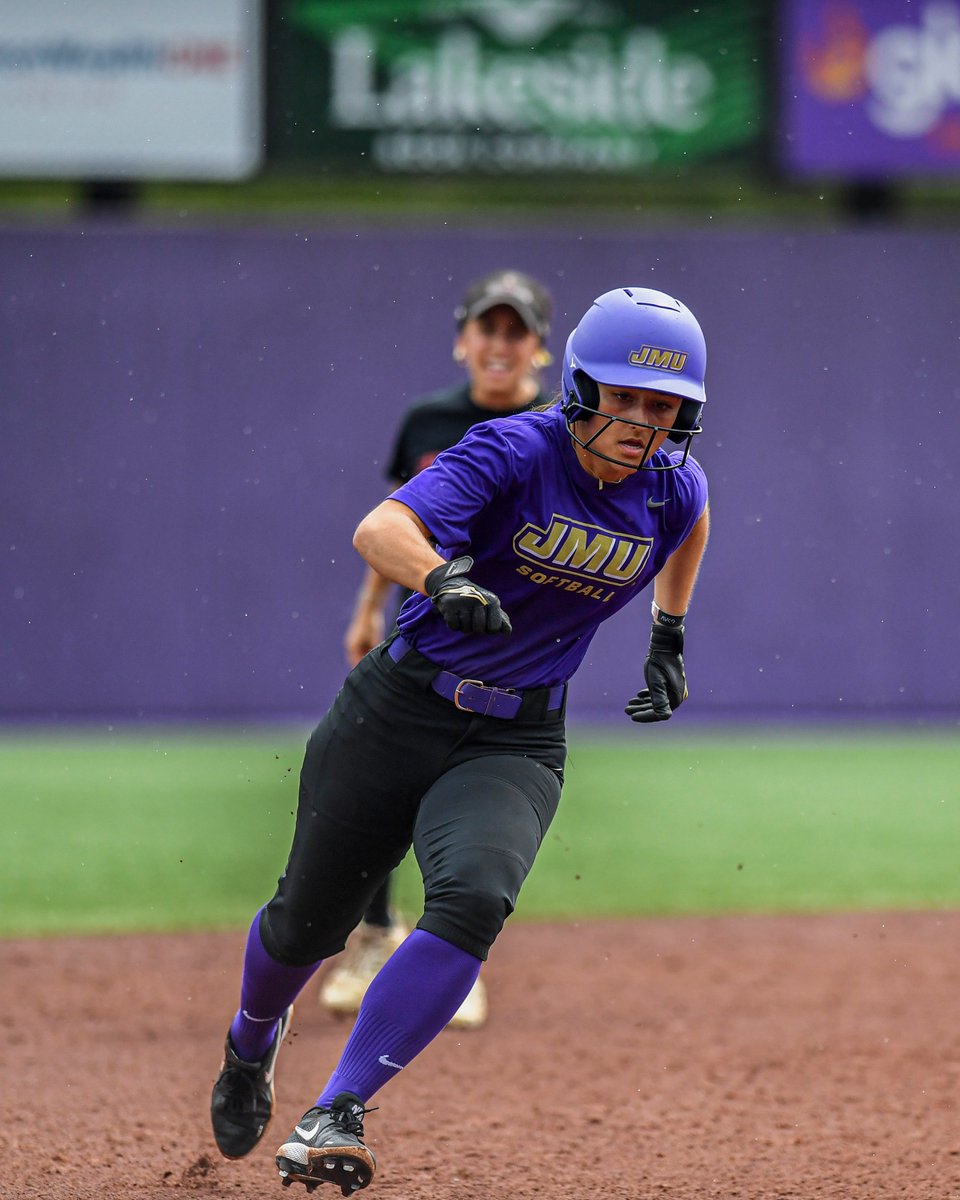 JMUSoftball's tweet photo. More 🍂🥎 this weekend 👇

🆚Radford📍Radford, Va. 📅Sat, Sept. 26 ⏰Noon 
🆚Mary Baldwin/Bridgewater 🏟️Veterans Memorial Park 📅Sun, Sept. 27 ⏰1/3:30 PM 

#GoDukes https://t.co/bcUzgE7Yzj