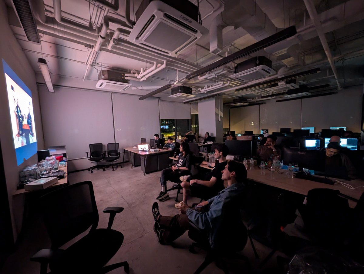 andyweng_'s tweet photo. Founders camp having a @EcosystemCall watch party! https://t.co/INpXMcNzV6