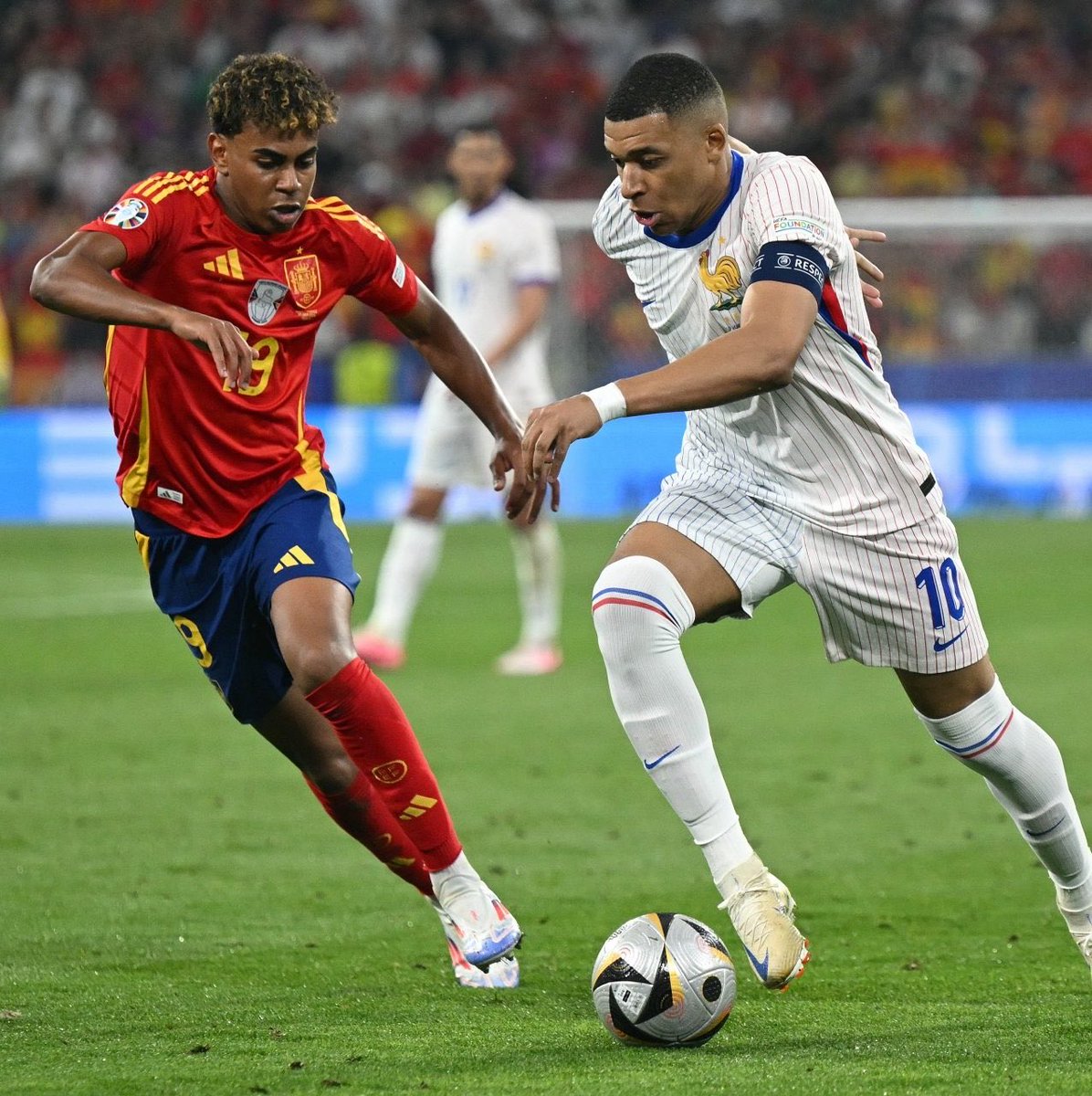 UTD_Seth001's tweet photo. 🚨 Zinedine Zidane on the better player between Lamine Yamal and Kylian Mbappé:

🗣️ Zinedine Zidane: “People want me to choose between Lamine and Kylian, but I look at them and see two completely different artists.

“Mbappé gives you many things. He has a little bit of Özil in the way he sees the final pass, Hazard in the way he carries the ball, David Silva in the way he understands space, and Cristiano Ronaldo in the way he attacks the goal.

“That combination is frightening.

“Kylian can create something, carry the ball, beat you and then finish the move himself. You can spend 89 minutes defending well against him and still lose the game because he needs one moment.

“Lamine is different.

“Lamine gives you imagination.

“He reminds me of Messi in the way he sees possibilities other players don’t see. There is some Iniesta in the way he manipulates the ball in tight spaces, some Neymar in the freedom he plays with, and that street-football instinct where he sees a defender and thinks, ‘Let me try him.’

“And the beautiful thing is that Lamine doesn’t seem afraid to fail.

“He will try the dribble again.

“He will ask for the ball again.

“He wants to entertain.

“When Kylian receives the ball, you feel danger.

“When Lamine receives it, you feel curiosity.

“You are waiting to see what he has imagined.

“That is why comparing them is difficult.

“Mbappé is built to destroy games.

“Lamine is built to make people fall in love with them.

“And if you ask me which one I would rather watch on a Sunday afternoon, I will tell you Lamine.

“But if you give me one chance in a Champions League final and tell me, ‘Zizou, choose one player to decide the game’…

“I know exactly where I’m looking.

Give me Kylian.”
