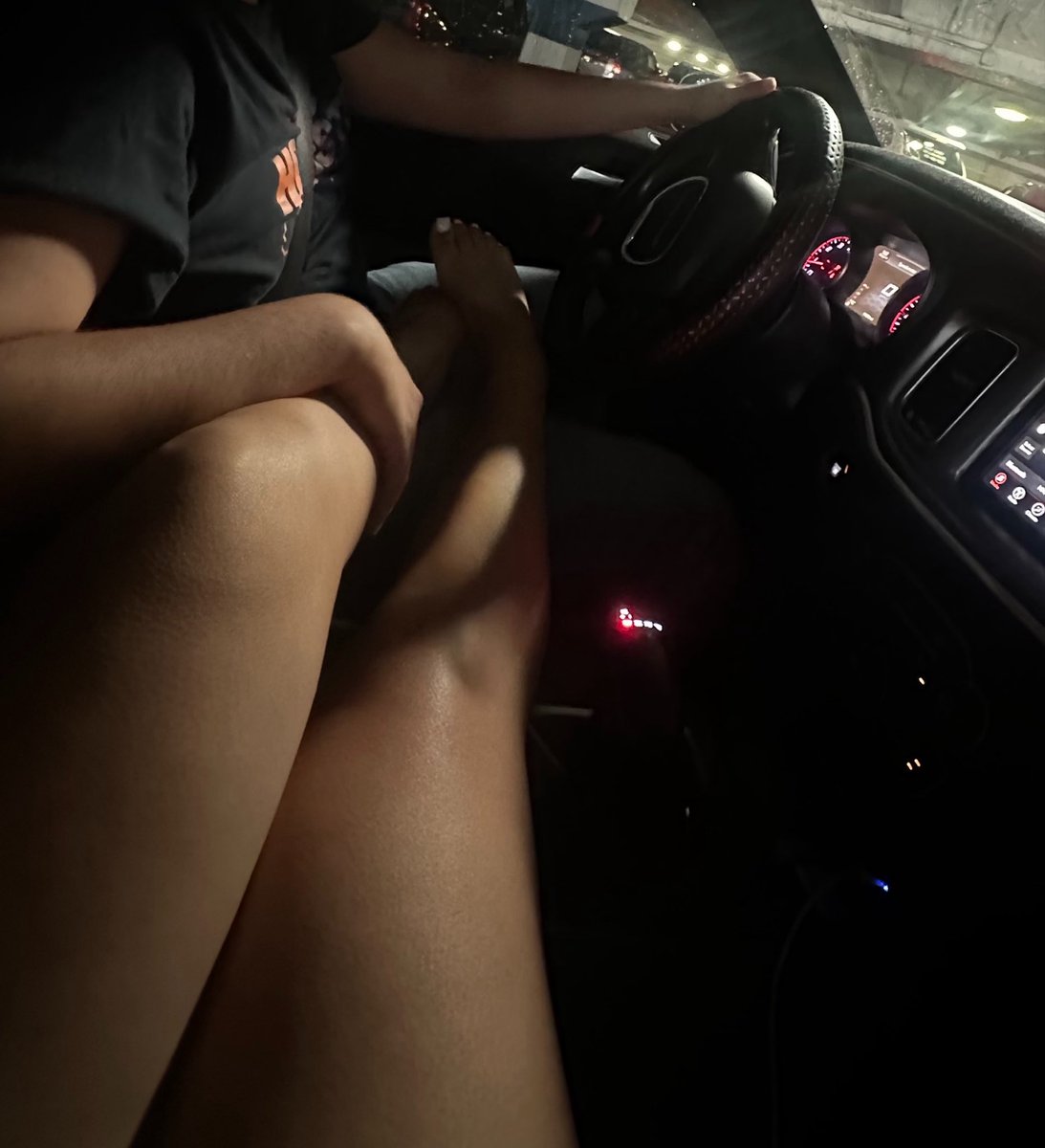 kim452543's tweet photo. #toes #whitetoes #asheshould #princesstreatment https://t.co/IiVR0zI6e3