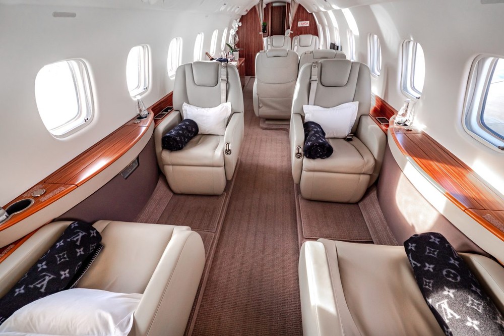g1's tweet photo. FOTOS: veja como é avião de Vorcaro usado por Flávio Bolsonaro e Moraes https://t.co/VpKHAWa6HN https://t.co/hMr0XWGmVA