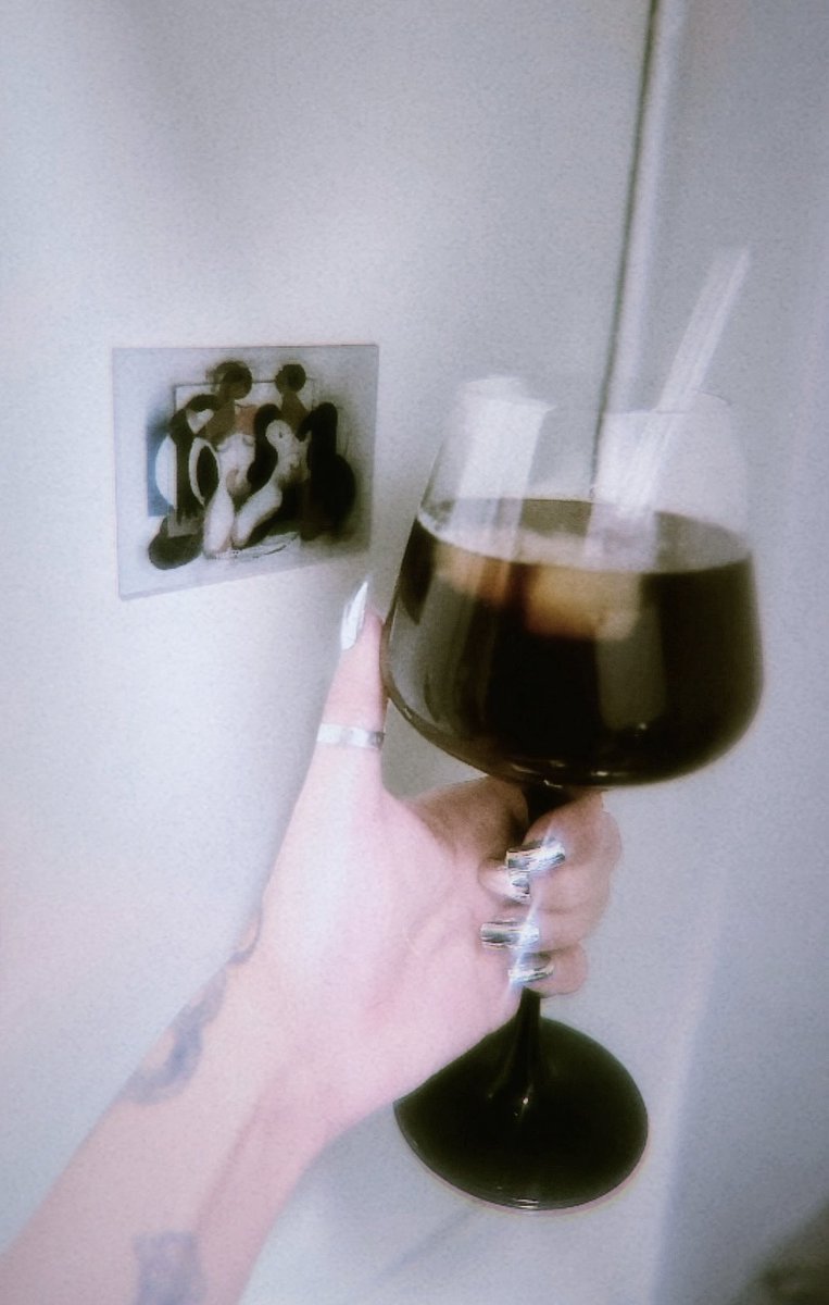 jutsu's tweet photo. ‘Dos Mujeres’ de Santos Balmori (me encanta) da vibes de ‘Belladonna of Sadness’(amo) feat mi cold brew. https://t.co/bq4aXd6lli