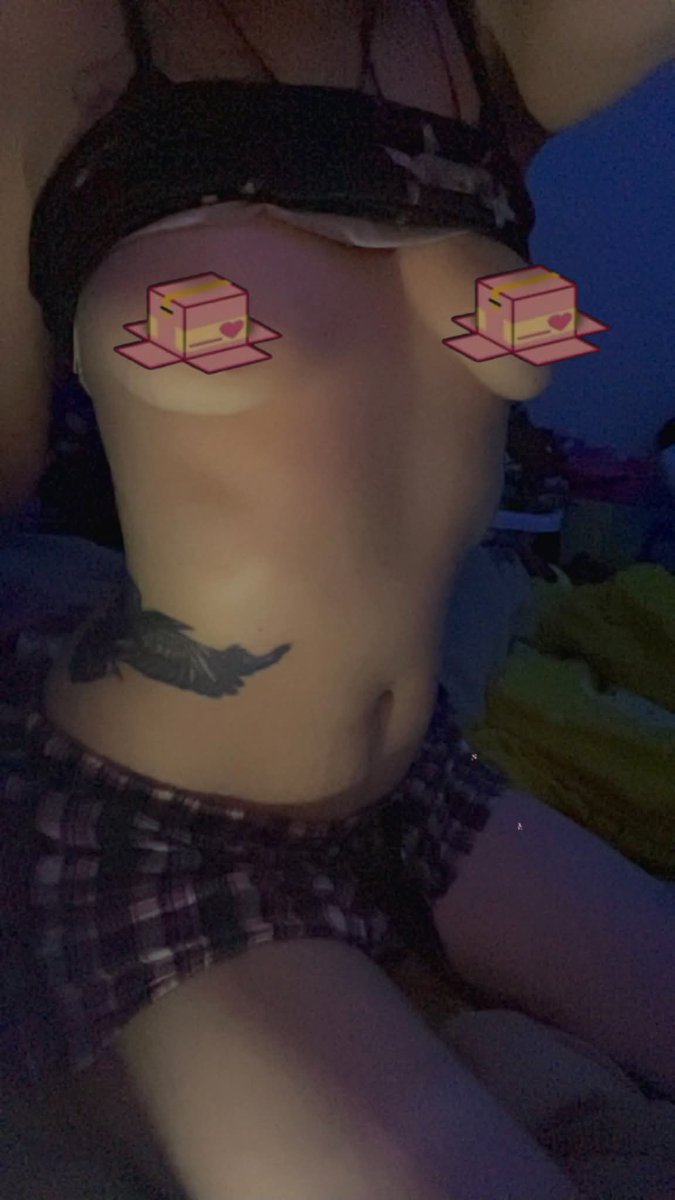 brnd0nh's tweet photo. You! Yes I’m talking to you! Are you in the market for some spicy content from a new up and coming creator?? If so message Alexis Snow on Facebook and her soon to be named Twitter page! ❤️ https://t.co/M7SZZaeR15