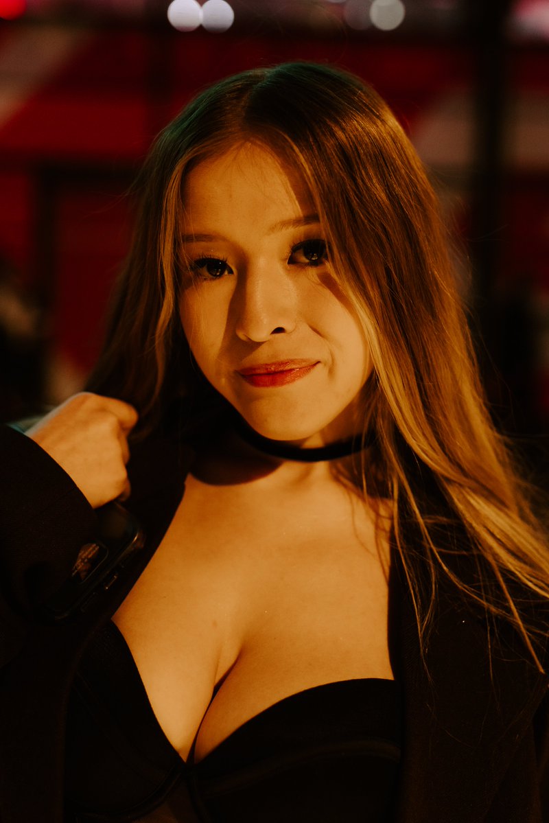 she_mesmerizes's tweet photo. #xbiz @Anabel_Busty12 https://t.co/u3NIjOErus