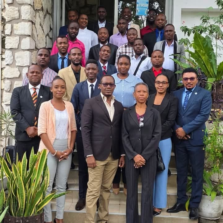 BasenVerite's tweet photo. La Cour Supérieure des Comptes et du Contentieux Administratif (#CSCCA) a accueilli 41 #lauréats issus de son concours de recrutement. Ils ont participé, le 21 septembre, à une #séance consacrée aux formalités de leur intégration. Les nouveaux #agents ont été informés des étapes du #stage probatoire et de la titularisation. Ils ont également signé l’#Engagement des finalistes, conformément au #Statut général de la #Fonction publique. Ce, marquant le début de leur #stage probatoire au sein de la #CSCCA, selon un communiqué de l’institution.
#Basen_Verite