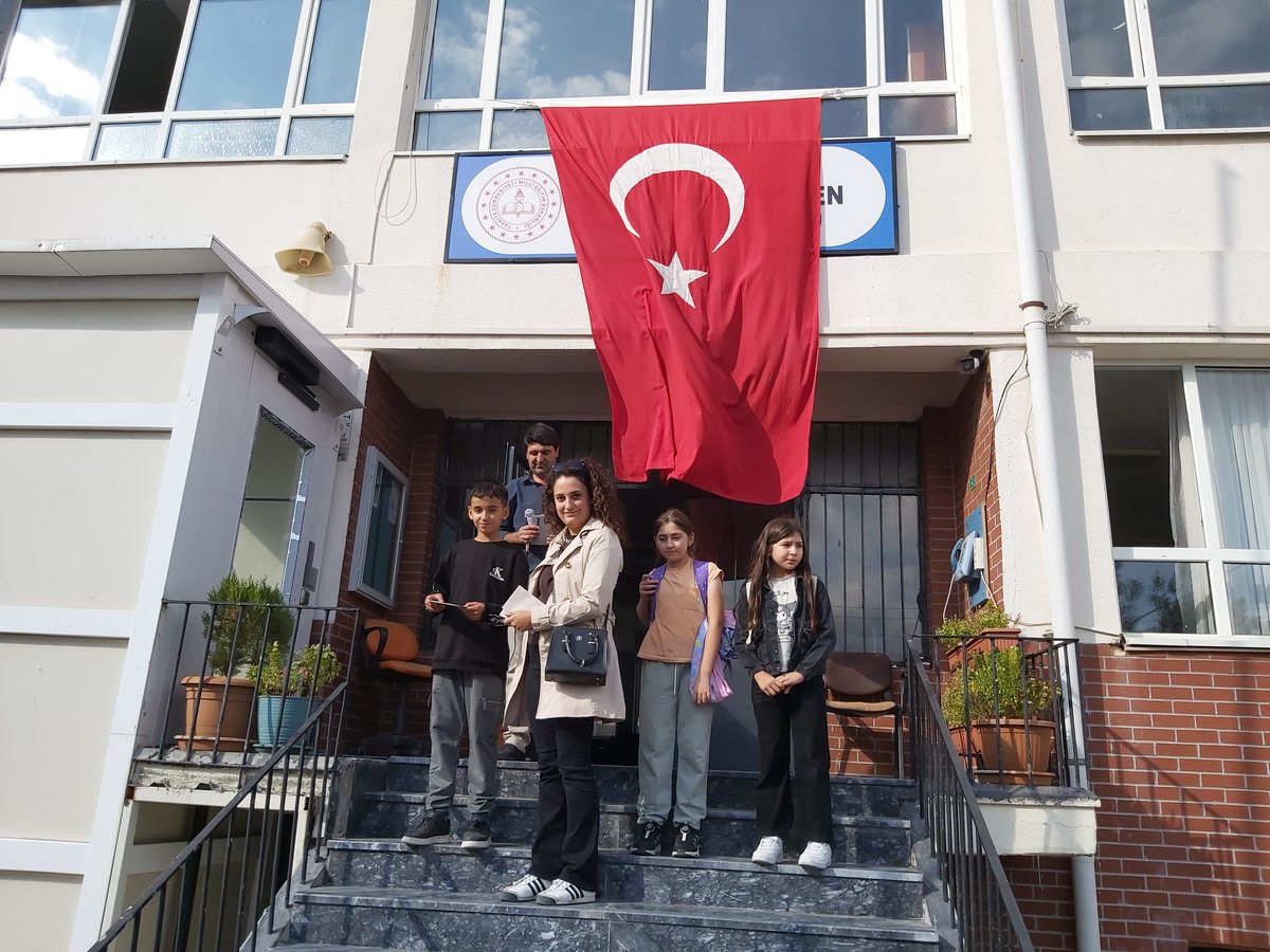 HacOden's tweet photo. İlköğretim Haftası ve uyum etkinlikleri kapsamında okulumuzda düzenlenen Geleneksel oyunlardan balon patlatma, çuval yarışı ve sandalye kapma yarışmalarında dereceye giren öğrencilerimizi ödüllendirdik. Öğrencilerimizi tebrik eder, başarılarının devamını dileriz. https://t.co/q29BeCQ1Vp