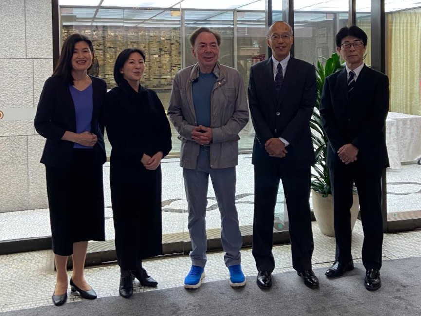 OfficialALW's tweet photo. Back where Phantom’s story in Japan began. 🇯🇵

Andrew returned to the Nissay Theatre, home of the Japanese debut of Phantom of the Opera in 1988.

A lovely reminder, as #Phantom nears 40, of just how far its story has travelled.

#PhantomOfTheOpera #AndrewLloydWebber https://t.co/3auS4jyQ9x