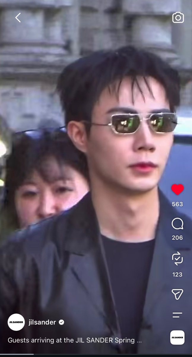 ZeePruk_OFC's tweet photo. ทาง JIL SANDER ได้ลงคลิป “ซี พฤกษ์” ขณะที่ไปเข้าร่วมชมโชว์ ฝากทุกคนเข้าไปคอมเมนต์เชิงบวกถึงซีกันเยอะ ๆ นะคะ 🙏🏻

🔗 : https://t.co/FDyzTP9QOH

ZEE PRUK MFW 2027
#JILSANDERxZEEPRUK

@jilsander #JILSANDER
@zee_pruk #ZeePruk https://t.co/eIdBudSZqP