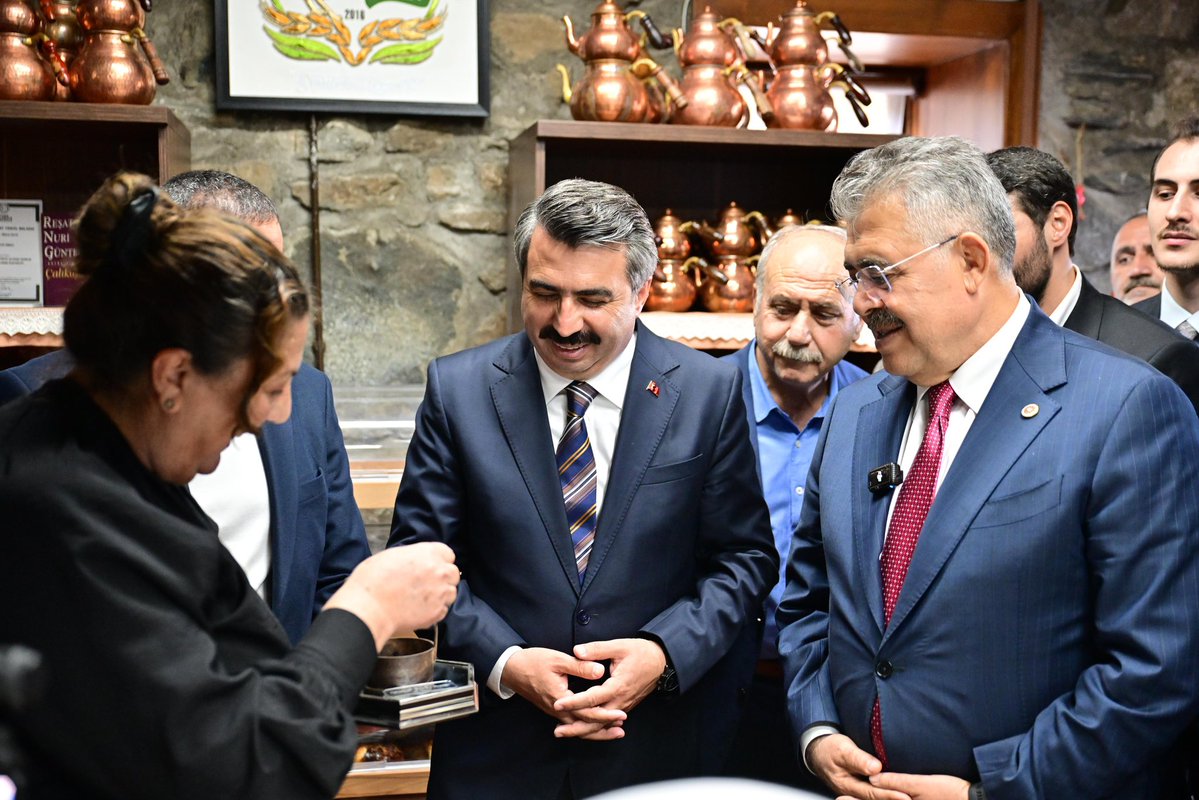 oktayyilmaz16's tweet photo. Kocaeli Milletvekilimiz Veysel Tipioğlu ve İlçe Başkanımız İrfan Akkaya ile birlikte Zeyniler Mahalle Muhtarımız Nihat Ülker’i ziyaret ettik.

Ardından Zeyniler Çalıkuşu Tarımsal Kalkınma Kooperatifimizi ziyaret ederek hemşehrilerimizle bir araya geldik, mahallemizin ihtiyaçları ve kooperatifimizin çalışmaları üzerine istişarelerde bulunduk.

Misafirperverlikleri ve samimi sohbetleri için teşekkür ediyor, çalışmalarında kolaylıklar diliyorum.

📍Zeyniler Mahallesi