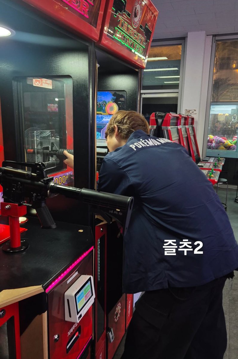 vjoonism's tweet photo. joon casually posting this boyfriend core picture like i'm not crazy https://t.co/SujbL5uedY