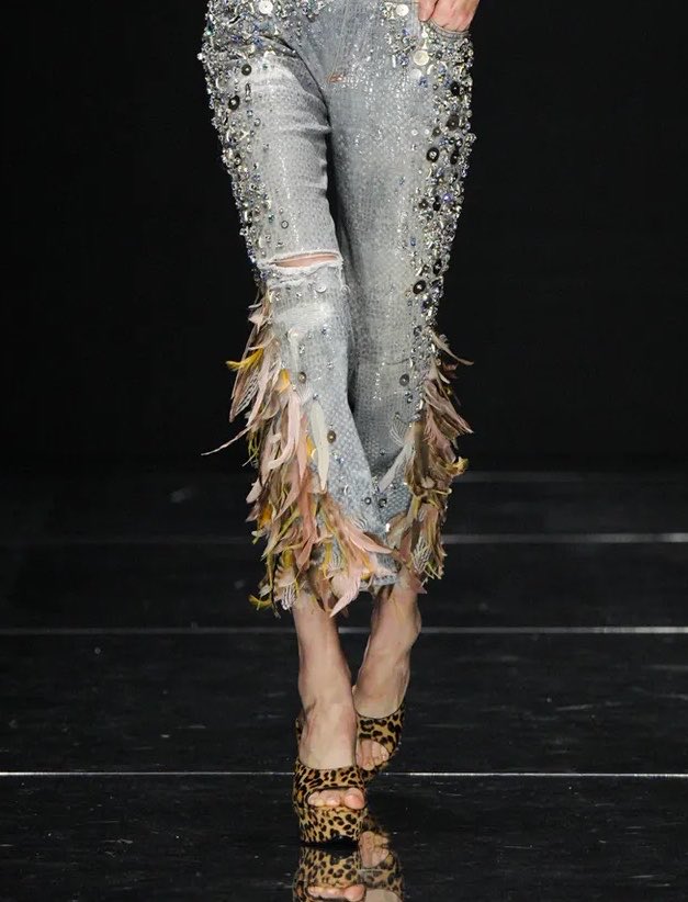 soomienana's tweet photo. Hello ?? These pants are EVERYTHING 
Roberto Cavalli ss27..🐆🪶🦚 https://t.co/xnx6JhojJA