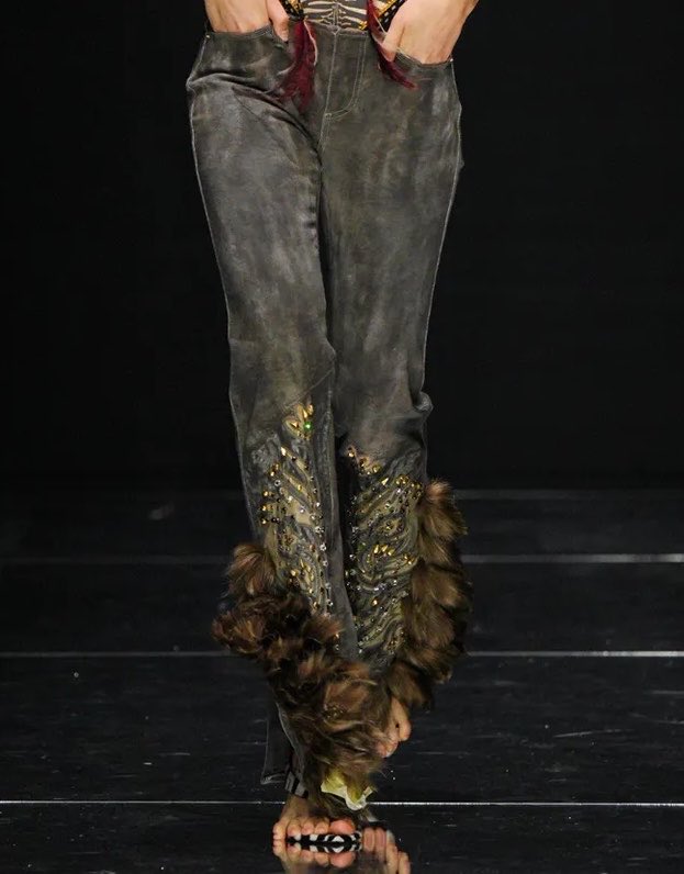 soomienana's tweet photo. Hello ?? These pants are EVERYTHING 
Roberto Cavalli ss27..🐆🪶🦚 https://t.co/xnx6JhojJA