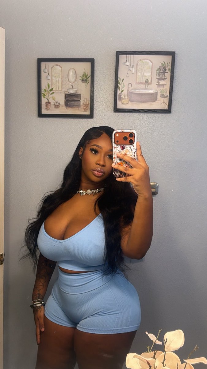 Belizeanhotti's tweet photo. Hot Mama💙 https://t.co/Z7xPSH1Yhy