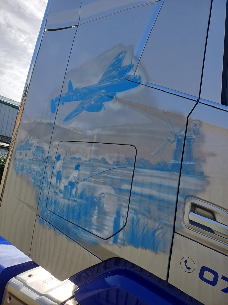 DAFTrucksUK's tweet photo. A stunning DAF FTP XG+ 530 has joined Stephen Robbins Transport, delivered by DAF Dealer HTC Group in Shoreham.
With air horns, a sliding fifth wheel, front air suspension, and bespoke airbrushing this XG+ is built to stand out.
#PoweringYourSuccess #DAFXGPlus #DAFTrucks https://t.co/3EiCYrq7h2