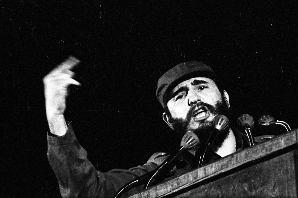 FSoldadodeIdeas's tweet photo. 28 de septiembre de 1964, Fidel se dirige a la multitud reunida para celebrar el 4to Aniversario de los Comités de Defensa de la Revolución (CDR).

https://t.co/QcmpugSuhr
#100AñosConFidel #Cuba #SomosContinuidad #RevoluciónCubana https://t.co/fQe0ZNlyUe