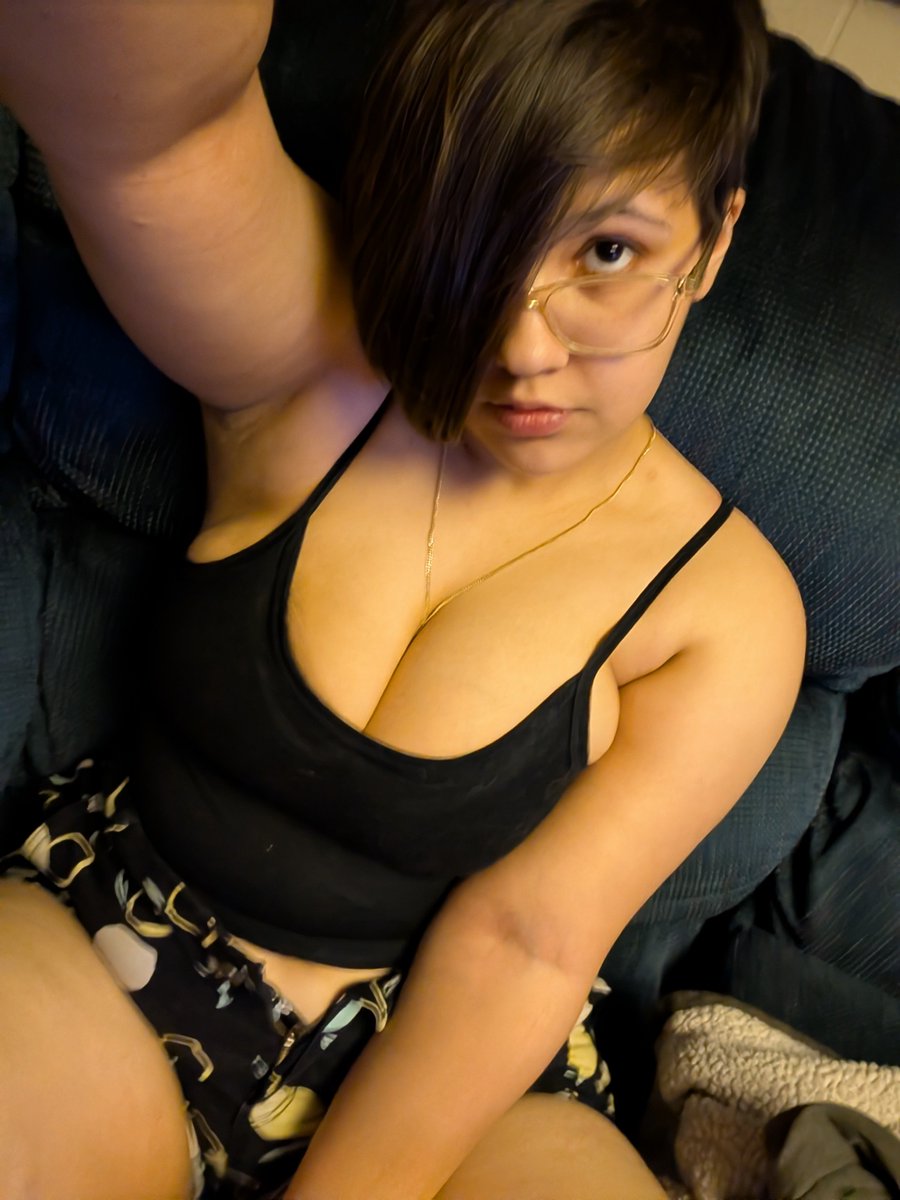 saphmodeus's tweet photo. Someone come cuddle with me on the couch https://t.co/f5bnYSDCol